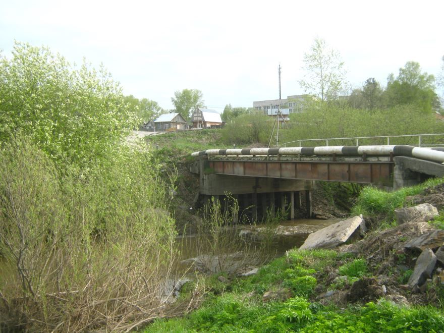Мост через Ушайку в городе Мирном