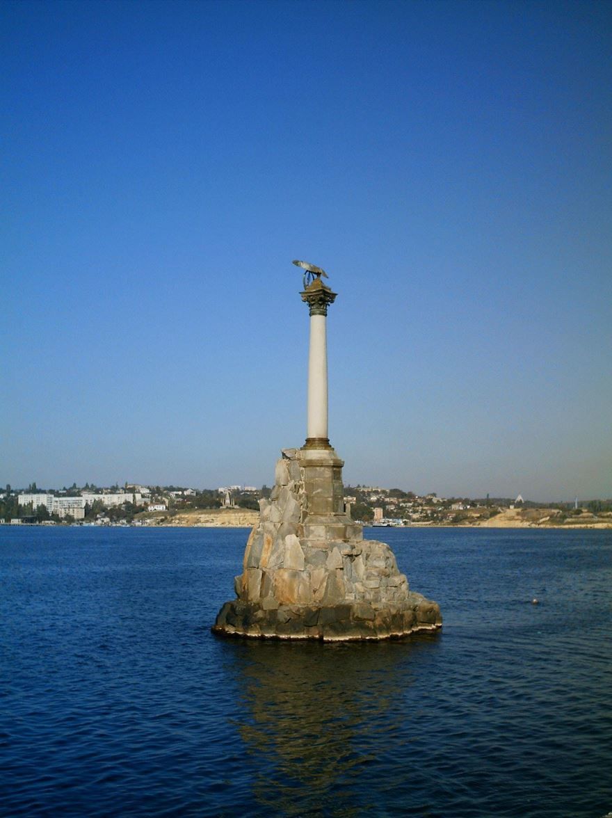 Памятник затопленным кораблям город Севастополь