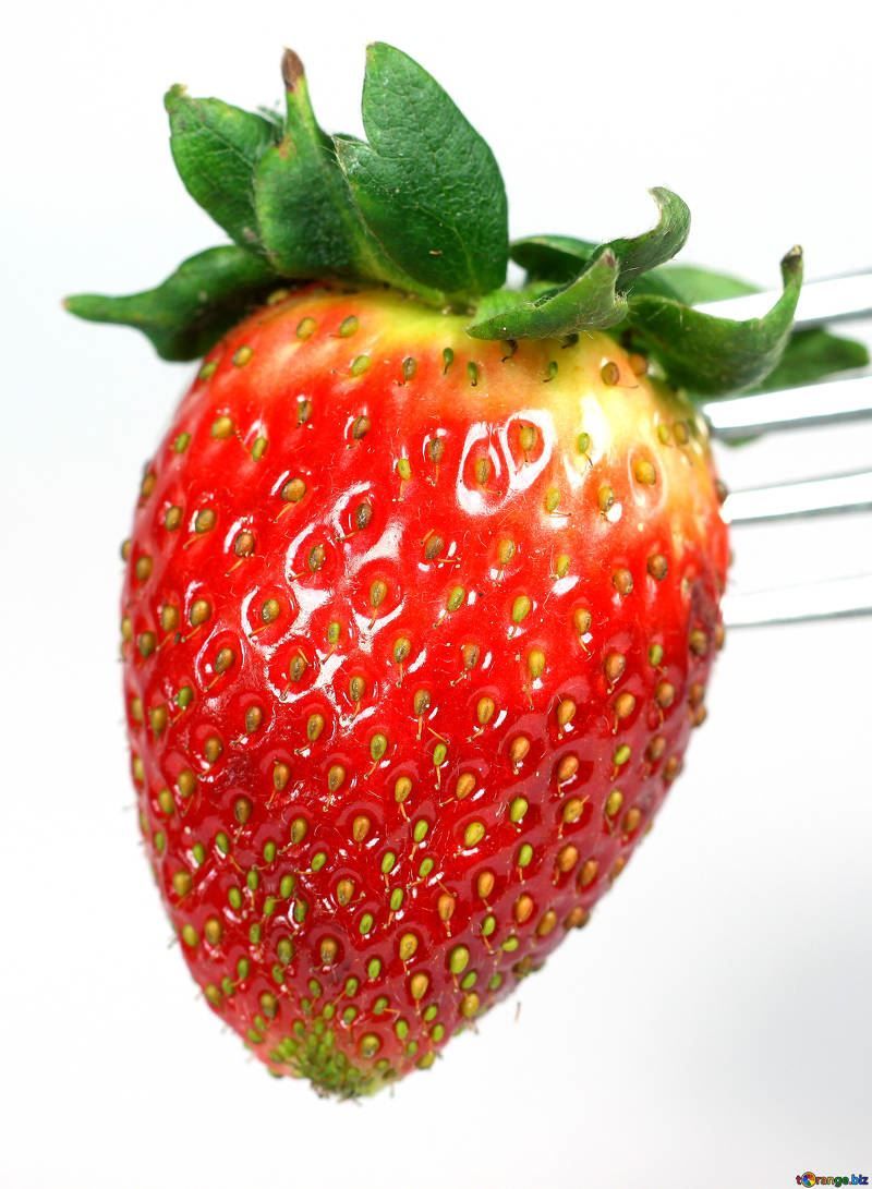 Фото вкусной ягоды – клубники, обладающей полезными свойствами
