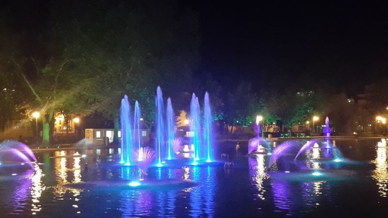 Скачать онлайн бесплатно лучшее ночное фото  город Плавдив в хорошем качестве