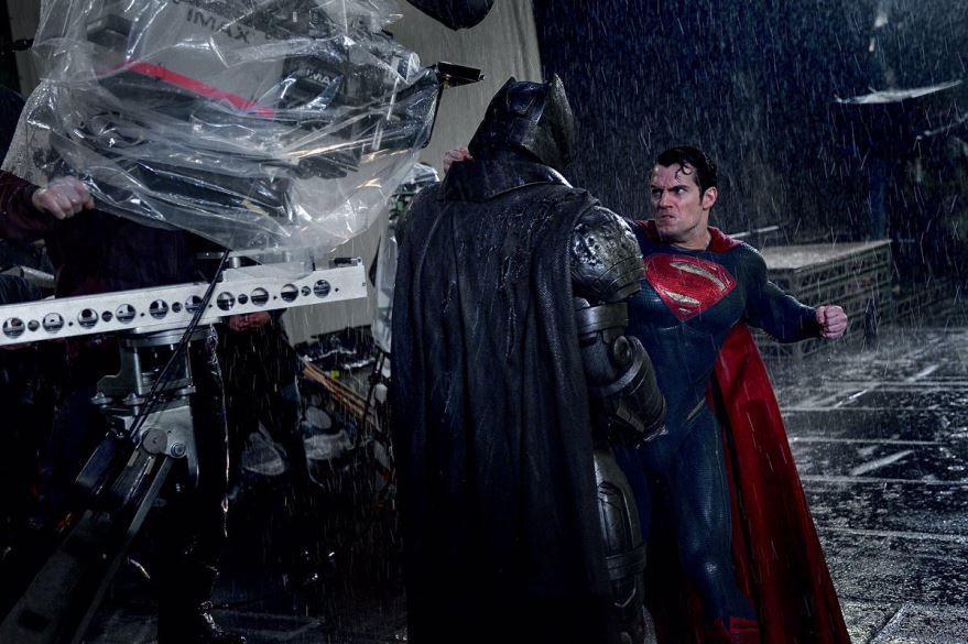 Смотреть бесплатно постеры и кадры к фильму Бэтмен против супермена онлайн 
